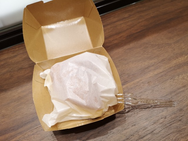 りくろーおじさんの店 大阪伊丹空港店 4分の1の幸せ。カフェチーズケーキ