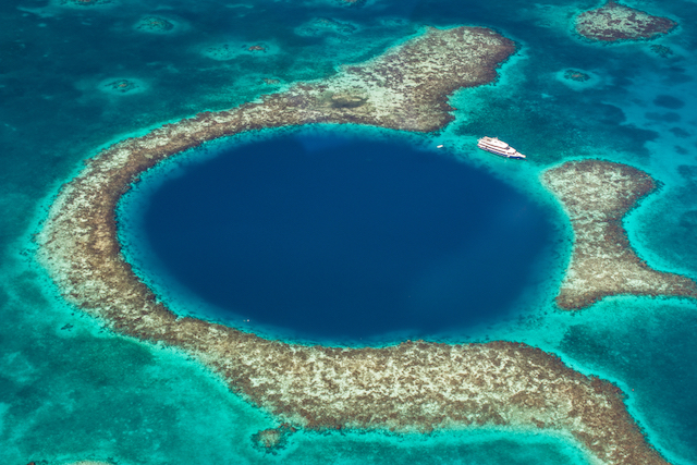 見てびっくり 行った気になる世界の奇妙な絶景７選 Tabizine 人生に旅心を