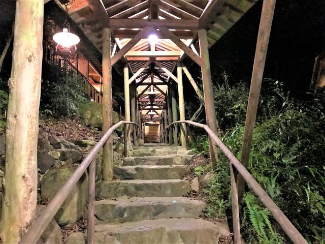 階段夜