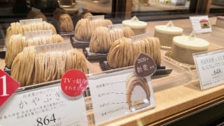 東京・「中島大祥堂 六本木ヒルズ店」かやぶき