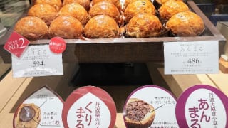 東京・「中島大祥堂 六本木ヒルズ店」くりまる・あんまるディスプレイ