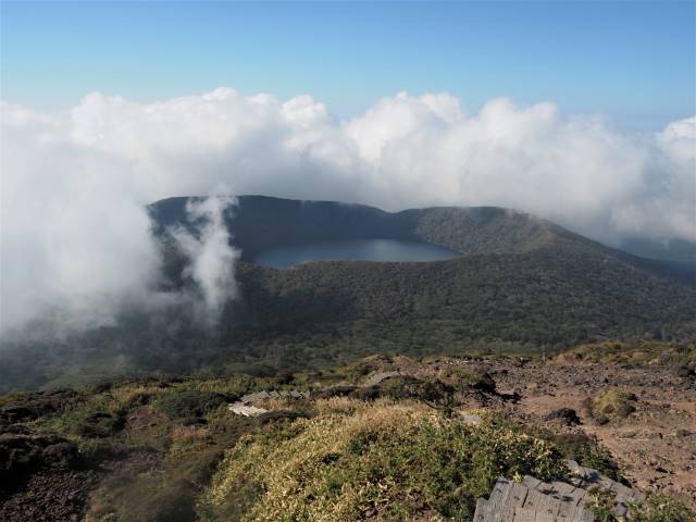 大浪池に雲