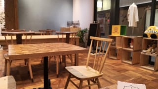 東京・阿佐ヶ谷「ハチカフェ阿佐ヶ谷店」店内