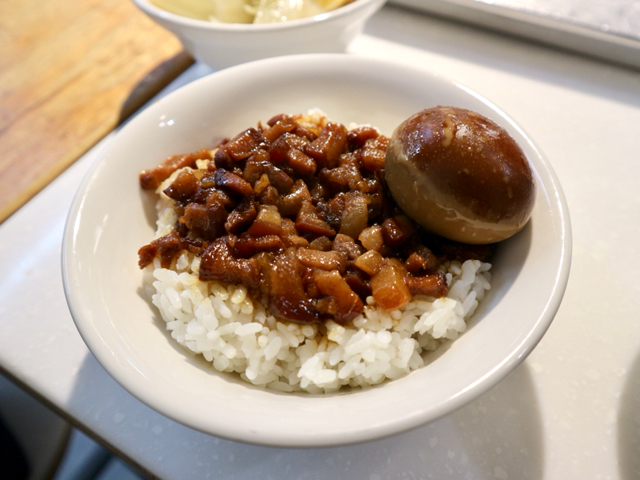 魯肉飯と煮卵