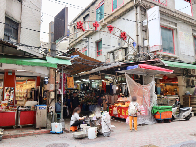 台湾 素朴な豆花が美味 台北駅近く ローカル市場の老舗屋台 城中豆花伯 Tabizine 人生に旅心を