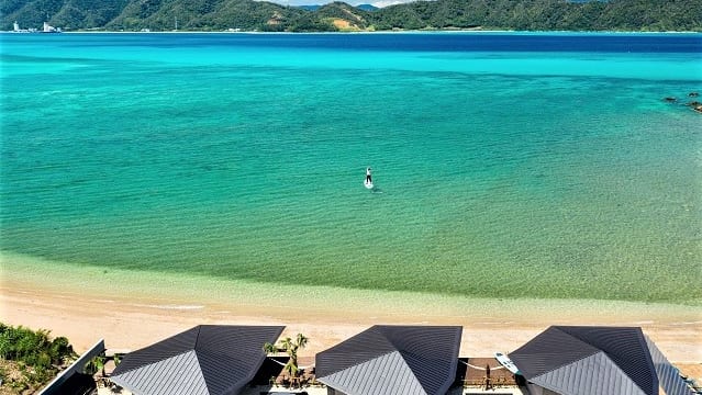 奄美大島の伝泊（でんぱく）宿泊ルポ1～新年の休暇はオンザビーチの