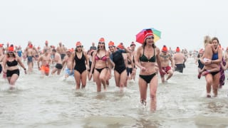 オランダの新年寒中水泳