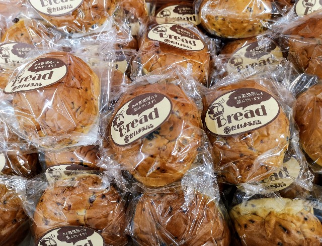 山形県・ご当地パン「たいようパン」塩こんぶクリームパン陳列