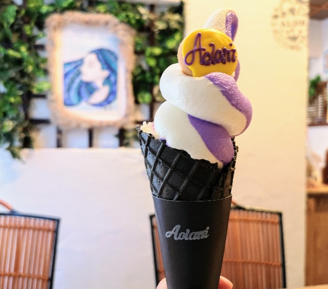 熊本県・熊本市ハワイアンカフェ「Aolani Parlor」ウベとミルクのミックスソフトクリーム全体