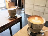奈良県・奈良市カフェ「ANY B&B + COFFEE」カフェラテとチャイラテ