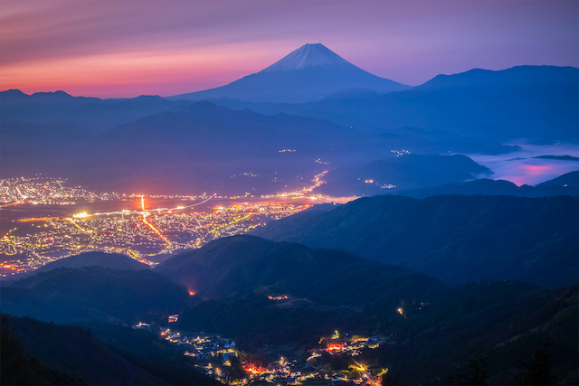 富士山と甲府市の灯り
