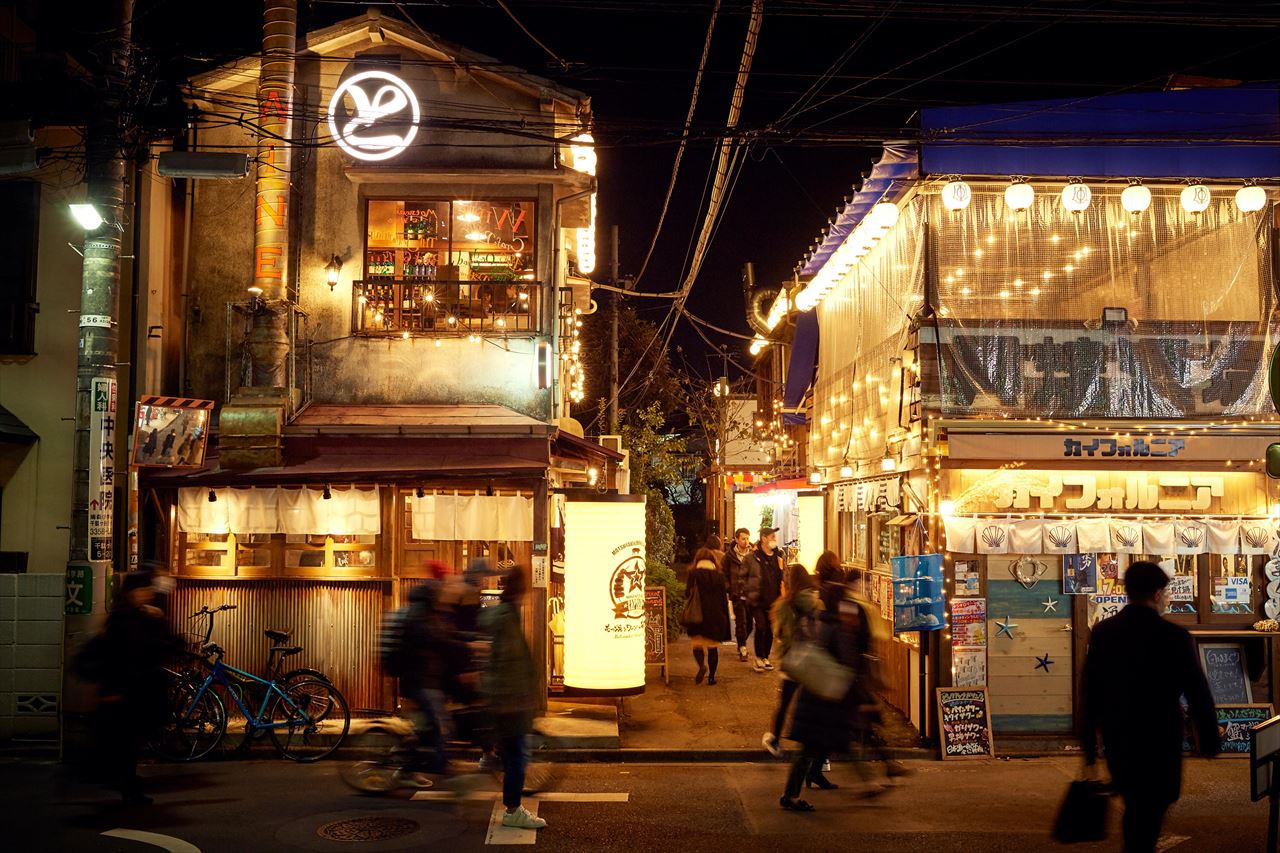 昭和の面影残す横丁に開店！ツマンデ呑めるピザパーラー「ニューキッチンイロハ」