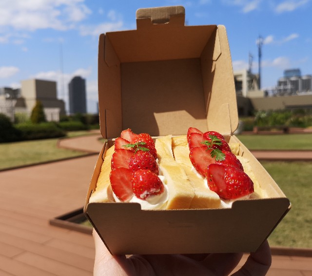 東京・恵比寿スチーム⽣⾷パン専⾨店「STEAM BREAD EBISU(スチームブレッド エビス)」あふれでるクリームの#フルーツスチパンサンド
