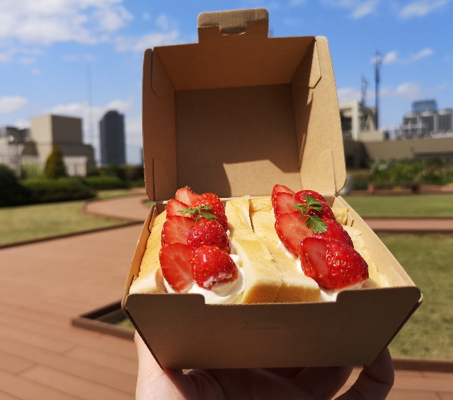 東京・恵比寿スチーム⽣⾷パン専⾨店「STEAM BREAD EBISU（スチームブレッド エビス）」あふれでるクリームの#フルーツスチパンサンド