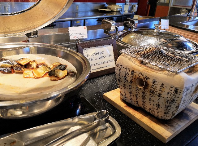 千葉・浦安「シェラトン・グランデ・トーキョーベイ・ホテル」朝食ビュッフェの焼き魚（グランカフェ）