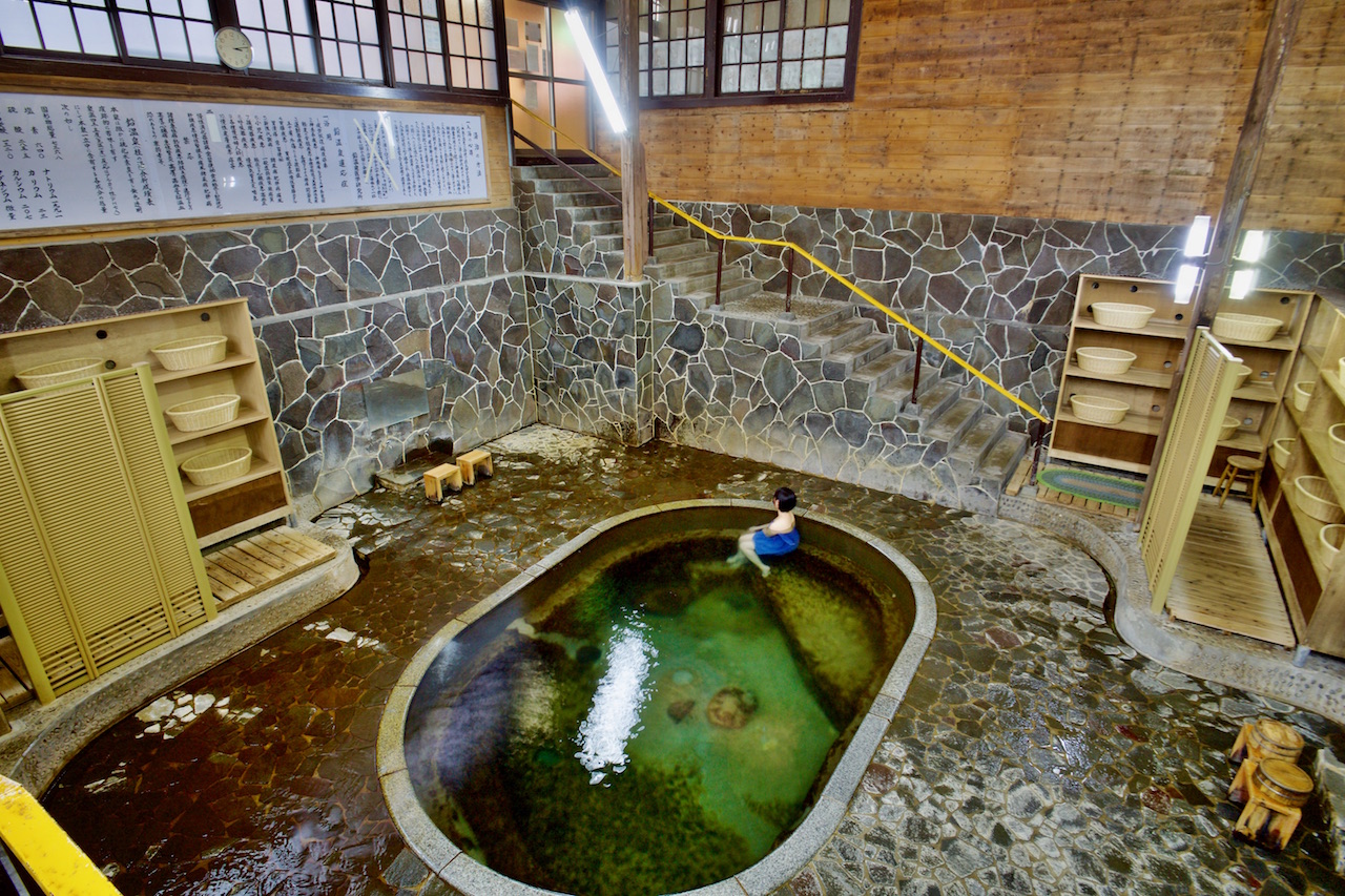 鉛温泉・藤三旅館　白猿の湯