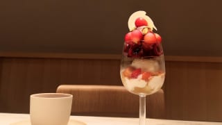 東京都・銀座「ビューティーコネクション銀座 フルーツサロン」さくらんぼのフルコース（3rd Plate パフェ）紅茶とパフェ