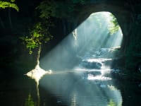 濃溝の滝・亀岩の洞窟（千葉県君津市）