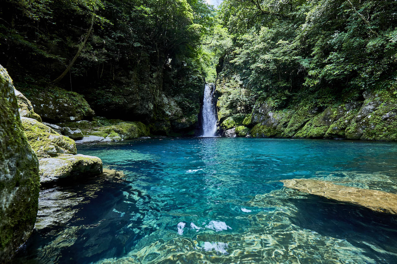 涼を呼ぶ夏の絶景 四国地域の美しい滝５選 Tabizine 人生に旅心を