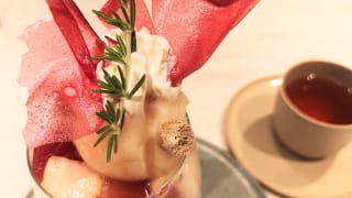 東京都中央区・フルーツコース専門店「Beauty Connection Ginza Fruits Salon（ビューティーコネクション銀座 フルーツサロン）」桃のフルコース（パフェ）上