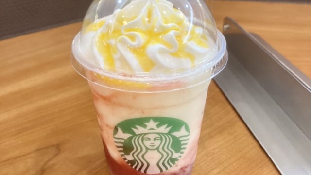 【スタバ新作】青森県の地元フラペチーノ、「青森 じゃわめく りんご ストロベリー フラペチーノ®」ってどんな味？ | TABIZINE～人生に旅心を～