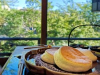 神奈川県川崎市・ダイニング和カフェ「茶寮 春待坂」芳醇こだわりパンケーキセットと庭園