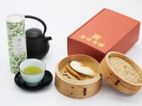 岩崎本舗長崎角煮まんじゅうと緑茶のセットイメージ