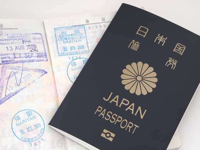 日本のパスポート紺
