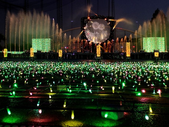 東京都稲城市・「よみうりランド」ジュエルミネーション　希望の輝き！～多様な光のシンフォニー～（2021年10月21日～2022年4月3日）噴水ショー2