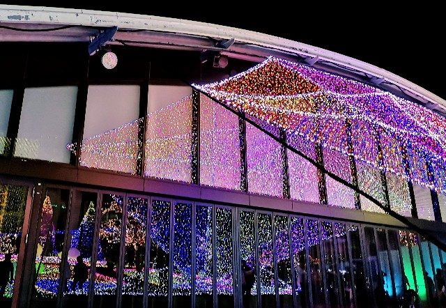 東京都稲城市・「よみうりランド」ジュエルミネーション　希望の輝き！～多様な光のシンフォニー～（2021年10月21日～2022年4月3日）ジュエリー・クリスタル3