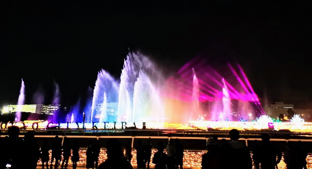 東京都品川区・大井競馬場「東京メガイルミ2021-2022」メガイルミショー「虹色に輝く光の大噴水」