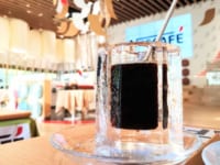東京都渋谷区「ネスカフェ こたつカフェ」氷グラスのコーヒーアップ