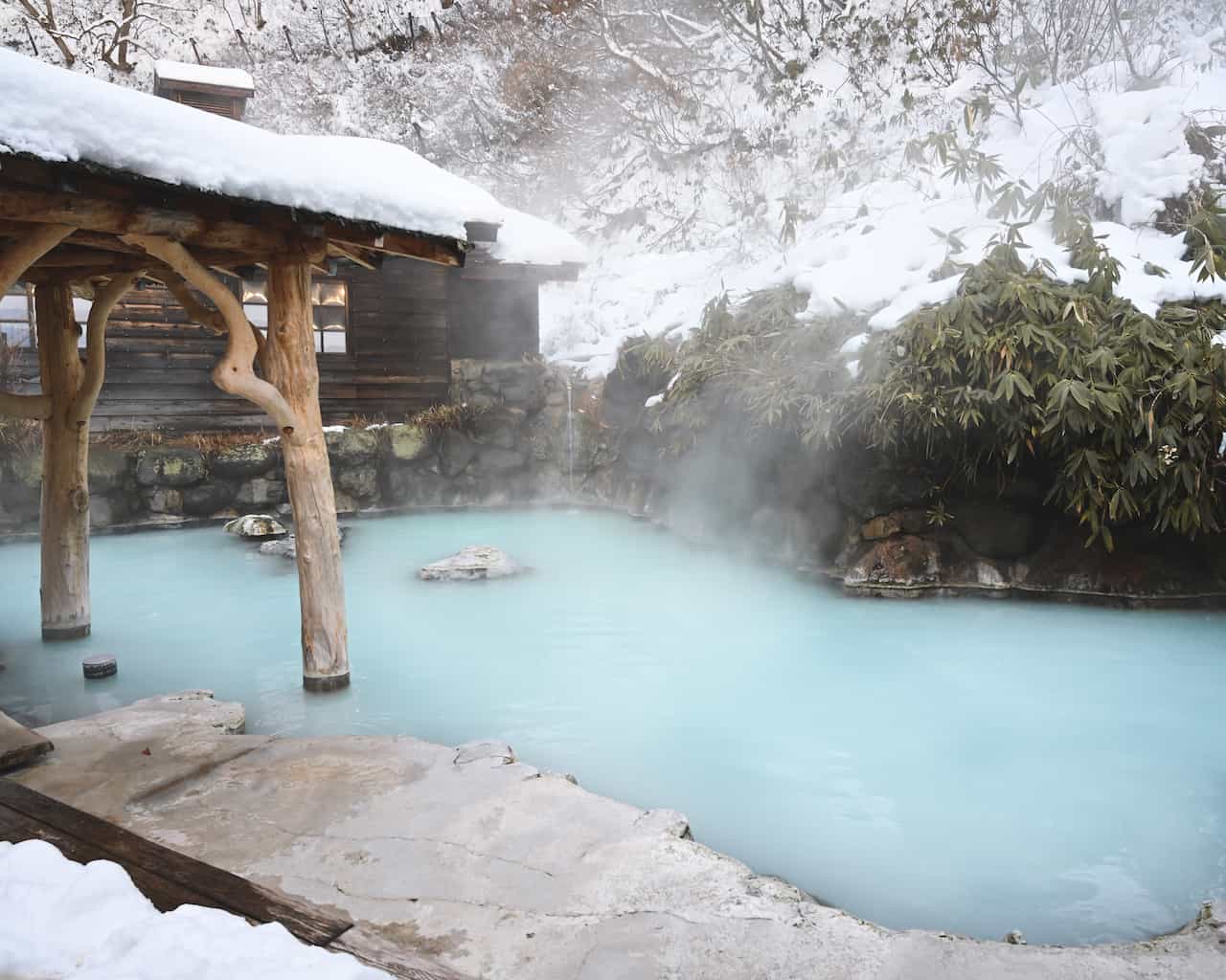 冬の温泉イメージ