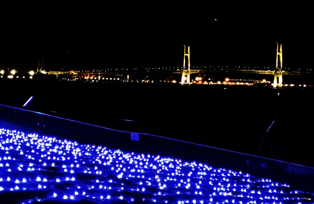 神奈川県横浜市・「ヨルノヨ-YOKOHAMA CROSS NIGHT ILLUMINATION-」横浜港大さん橋国際客船ターミナルから、横浜ベイブリッジの夜景