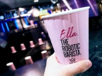 東京都千代田区・JR東京駅地下1階「銀の鈴広場」 ロボットコーヒーバリスタ「Ella（エラ）」テストマーケティング（2021年12月8日～2022年2月28日）ロボバリスタ「Ella X」とドリンク