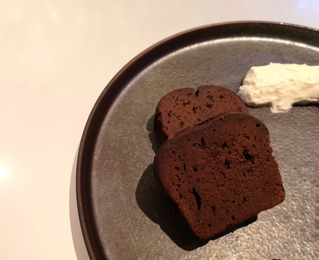 東京都港区・「INTERSECT BY LEXUS – TOKYO」2022年バレンタイン＆ホワイトデー期間限定「DE CACAO」チョコレートケーキ