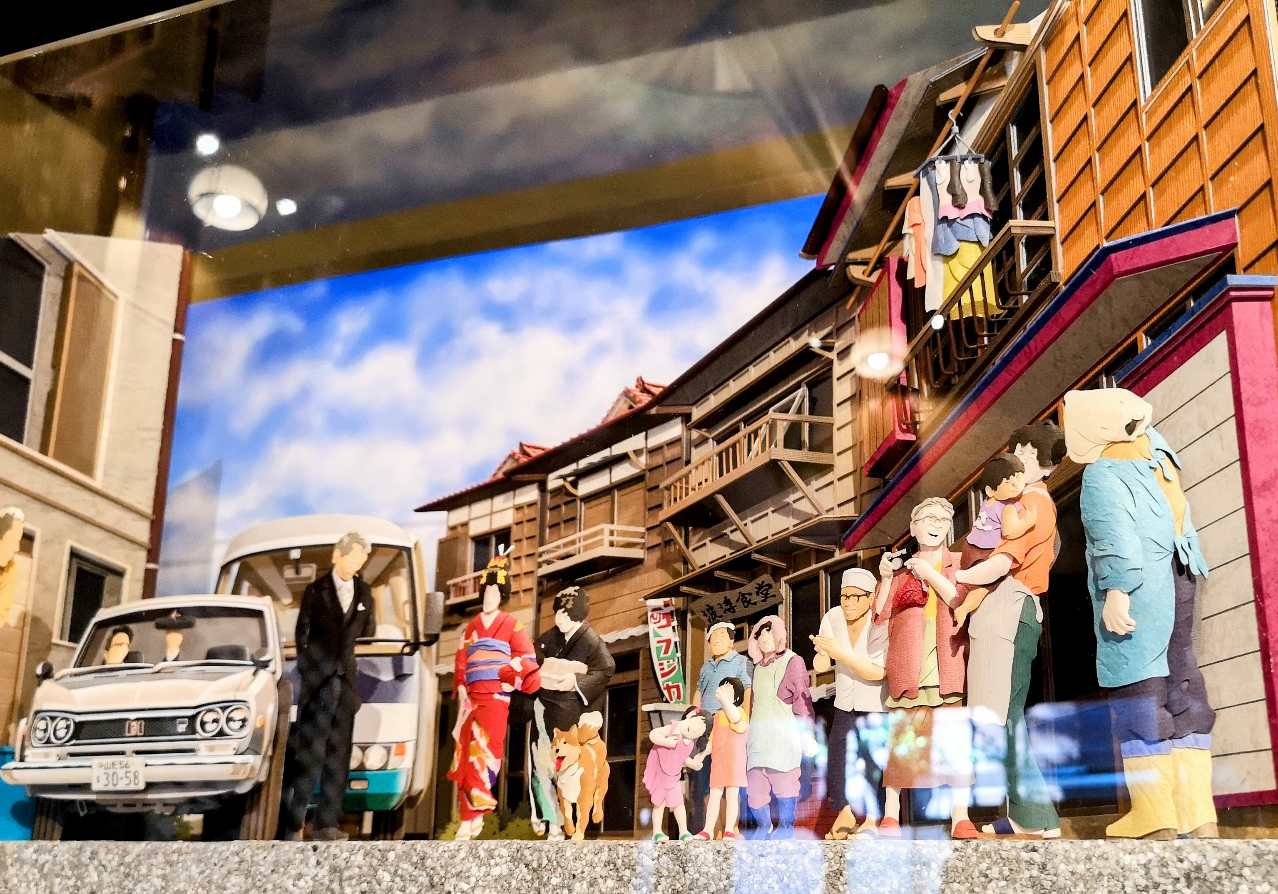 東京都目黒区・「ホテル雅叙園東京」東京都指定有形文化財「百段階段」（2022年1月1日（土・祝）〜4月10 日（日）「時を旅する百段階段」）（清方の間）ペーパーアーティスト「太田隆司」作品