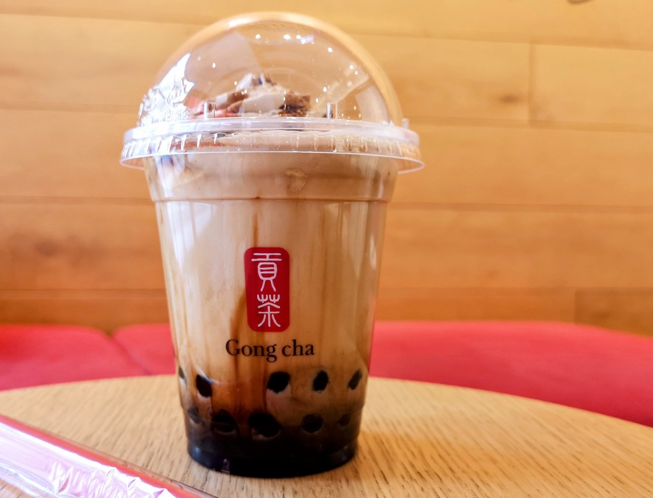 グローバル ティーブランド「ゴンチャ（Gong cha）」2022年2月15日（火）〜発売「黒糖ミルク 焙煎きなこ ウーロンティー + パール + きなこホイップ」アイス2