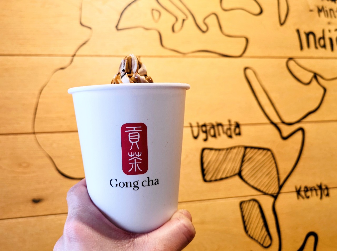 グローバル ティーブランド「ゴンチャ（Gong cha）」2022年2月15日（火）〜発売「黒糖ミルク 焙煎きなこ ウーロンティー + パール + きなこホイップ」ホット2