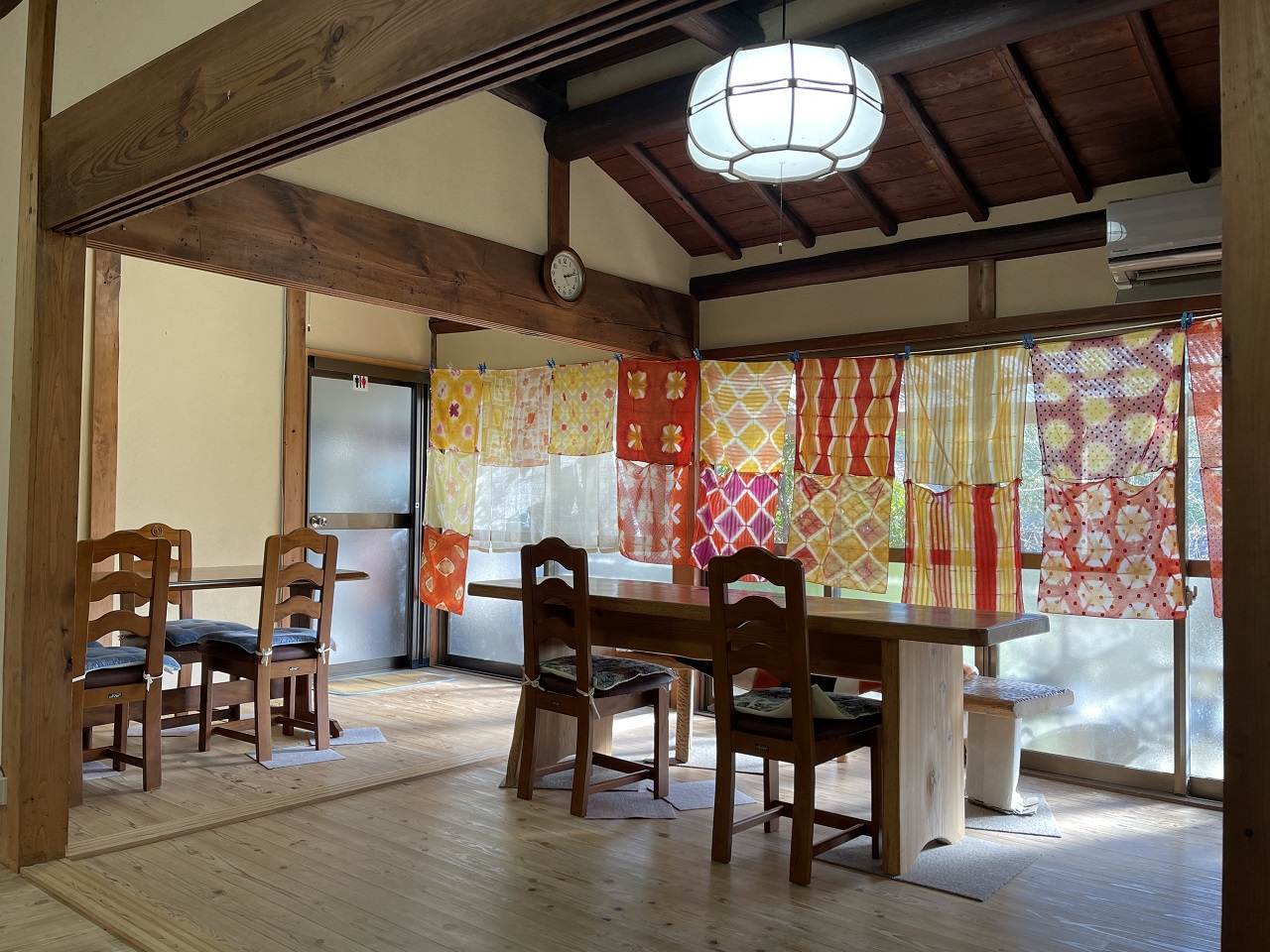 奈良・明日香村、水谷草木染の体験教室内
