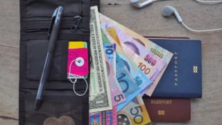 海外旅行の財布とパスポート