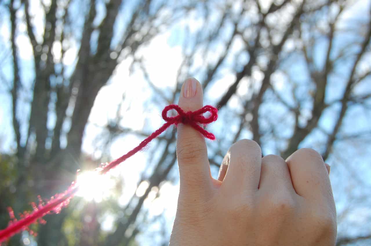小指に結んだ赤い糸