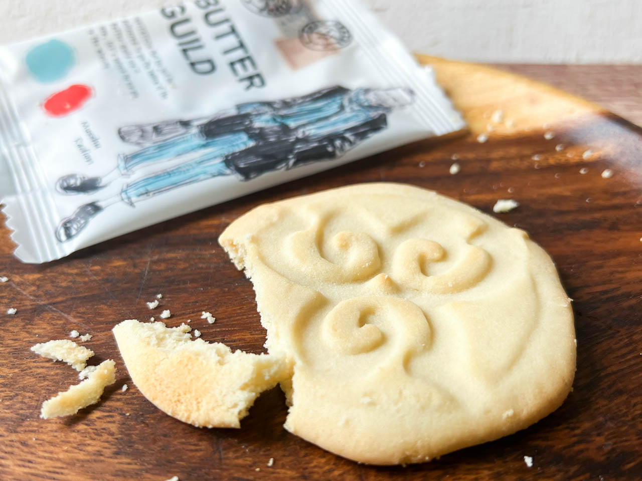「バターギルド」は、独自の包餡圧縮製法による発酵バタークッキーと発酵バタークリームのDUAL構造で仕上げていて、ほろほろとやわらかい繊細なSALTY BUTTER WET COOKIES
