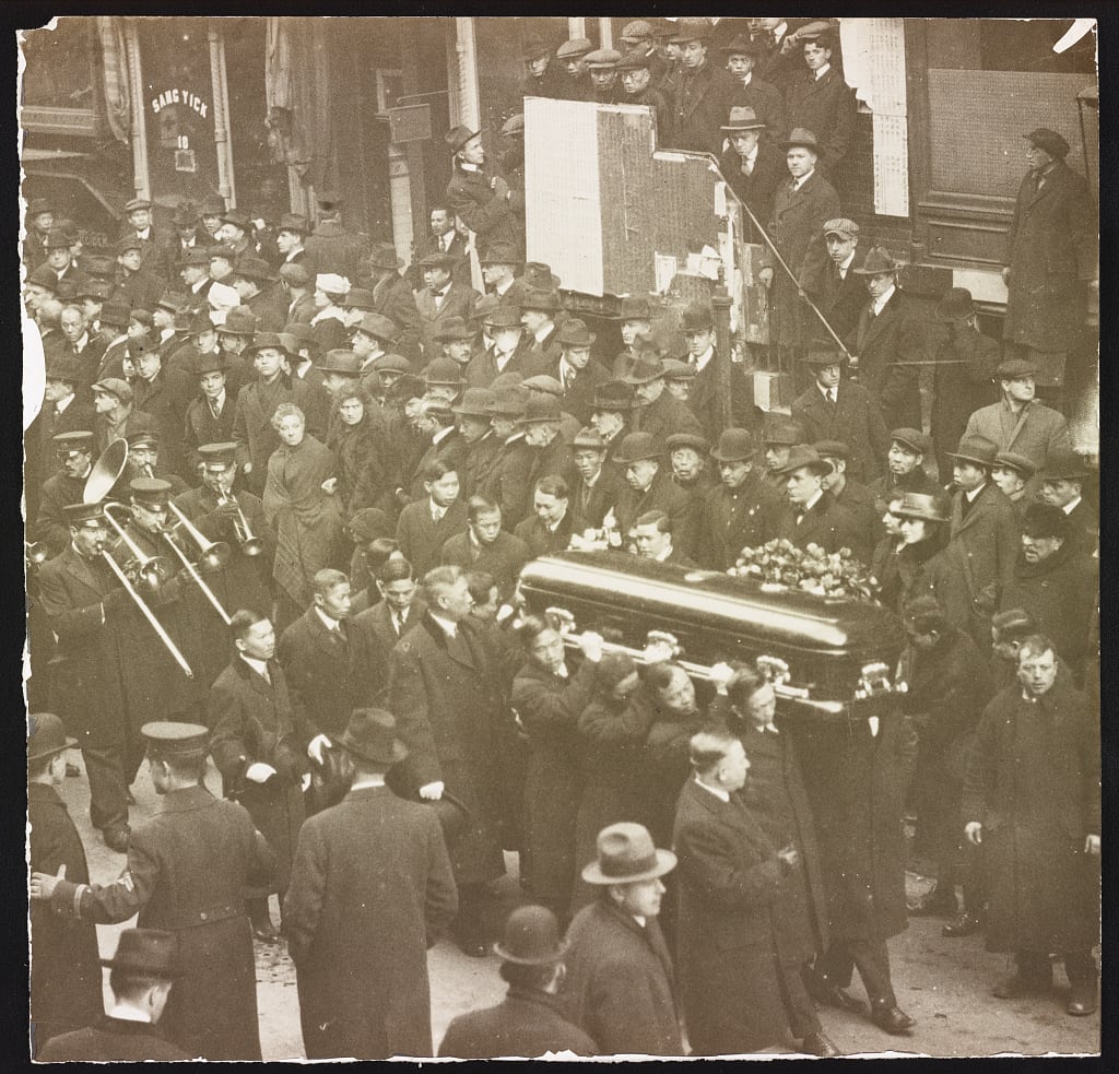 1918　Funeral procession of Tom Lee