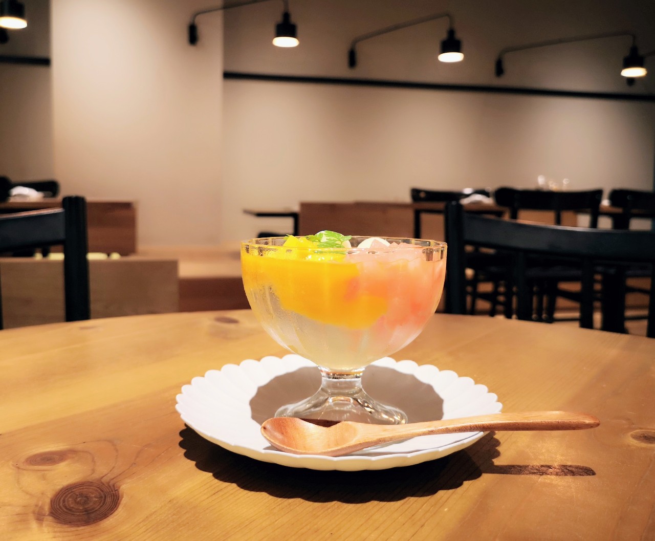 東京都中央区・「RIBAYON ATTACK」の「西瓜とマンゴーの冰粉（ビンフェン）」2