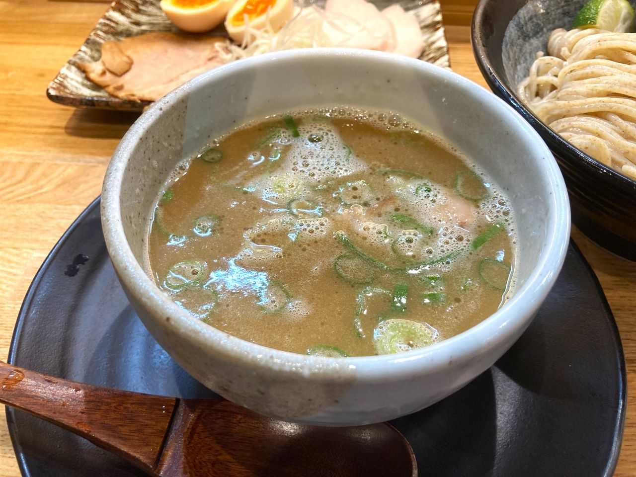 麺匠 たか松 KAWARAMACHI スープ