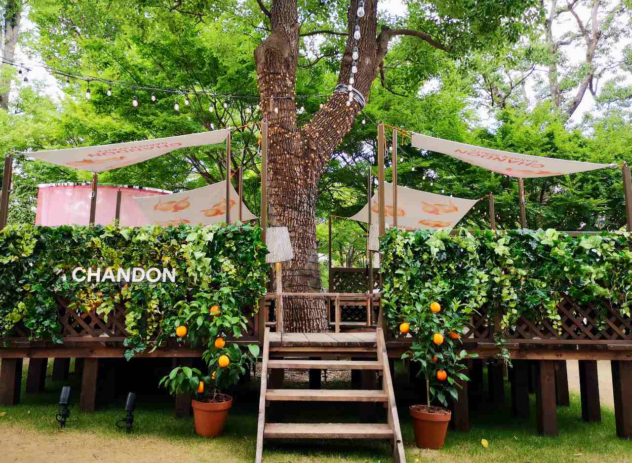 東京都港区・東京ミッドタウン「MIDTOWN SUMMER 2022」（CHANDON SECRET GARDEN MIDPARK LOUNGE）VIP席