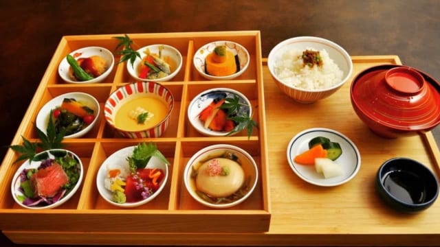 職人技が光る 至高の懐石料理を気軽に 和食 ノ巣 はちのす ランチ人気ランキング 表参道おすすめランチ Tabizine 人生に旅心を