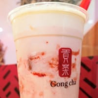 「ゴンチャ（Gong cha）」いちご杏仁 阿里山 ミルクティー2