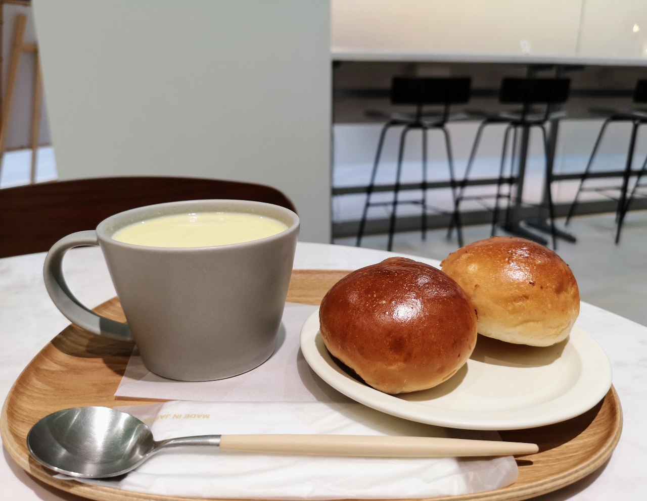 神奈川県横浜市・「SOiSPACE みなとみらい」季節のスープ+ホテルパン2種のセット